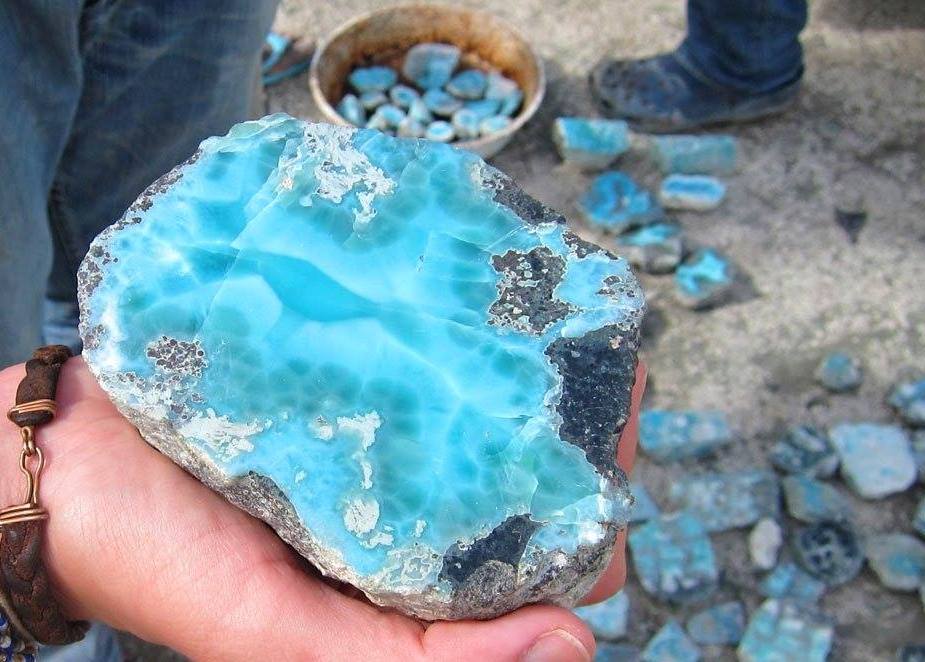 Cómo se celebra el Día del Larimar en Barahona, cuna de la piedra azul